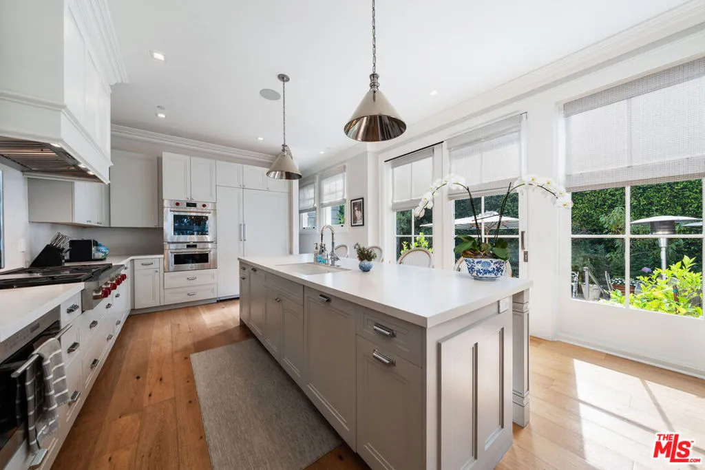 401 Ocean Avenue 2, Santa Monica, California 90402 home-pic-9